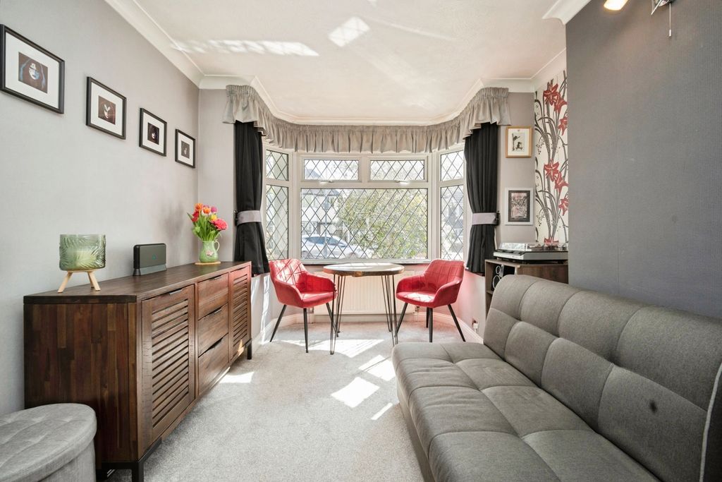 Property photo 3 of 35 Pbox-Img.Jpg