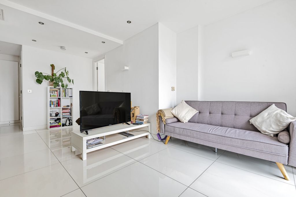 Property photo 1 of 7 831123 (2)