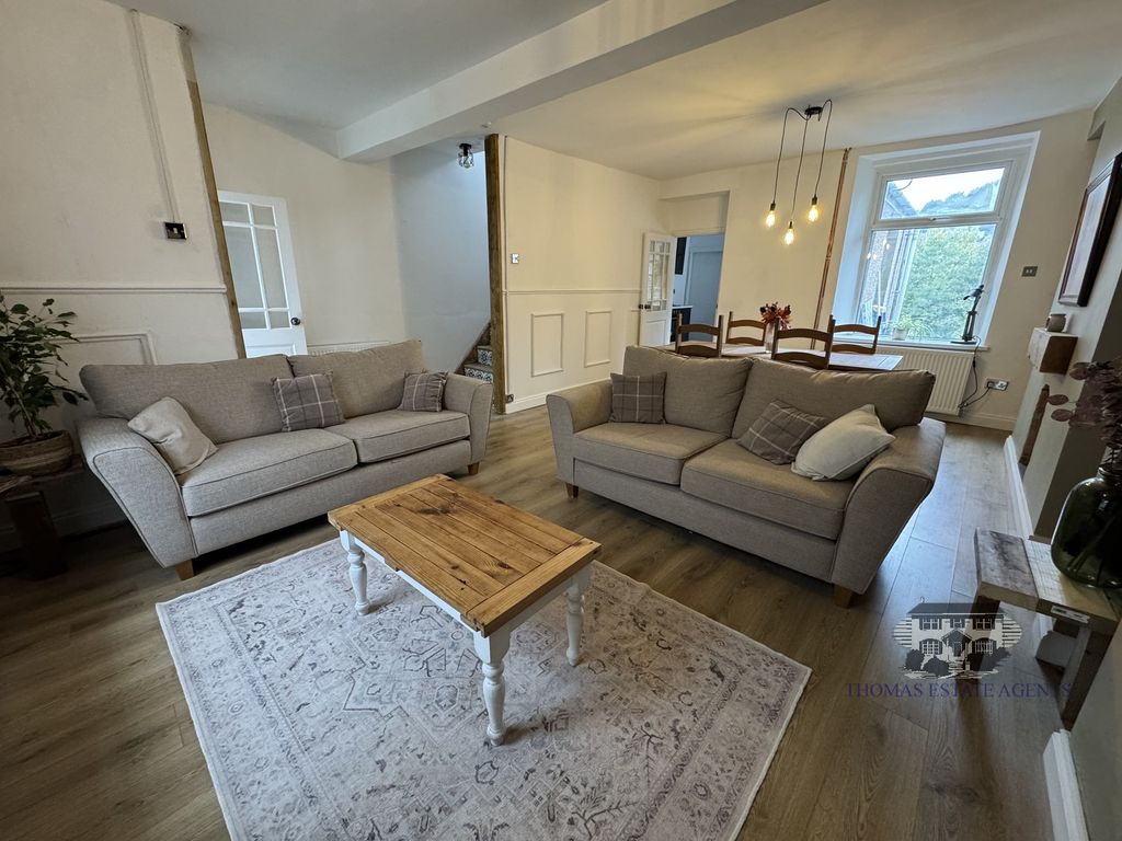 Property photo 2 of 15 Lounge