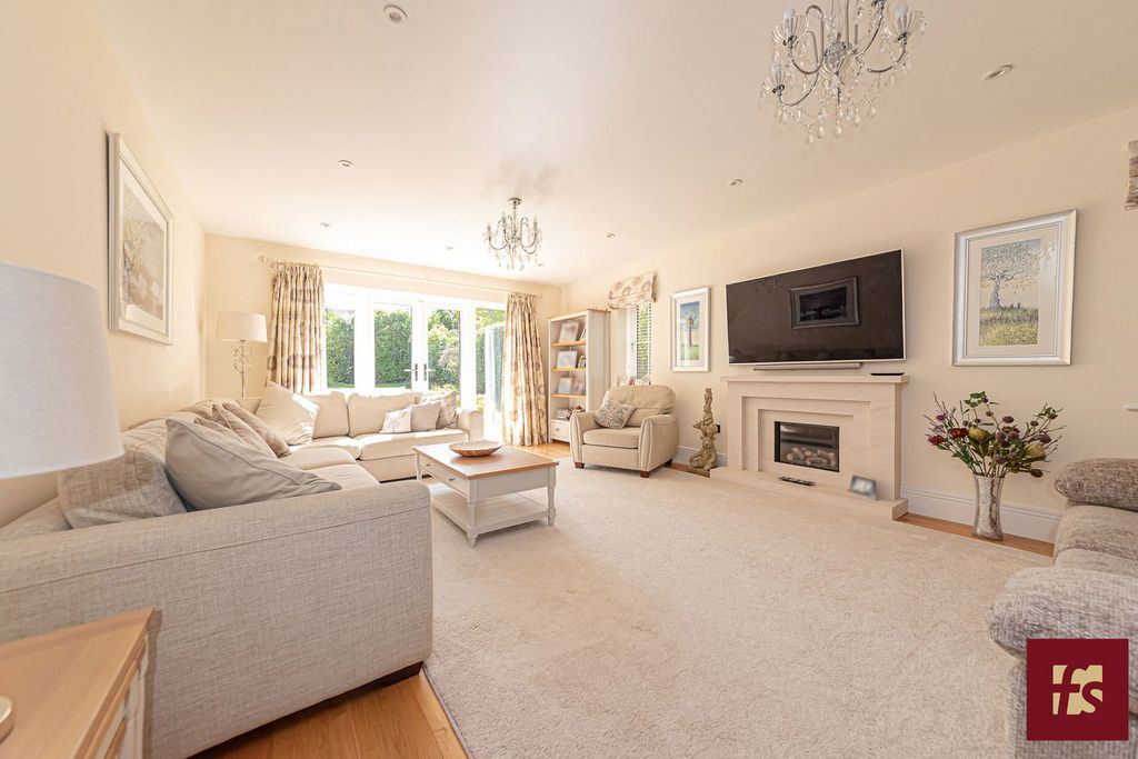 Property photo 2 of 33