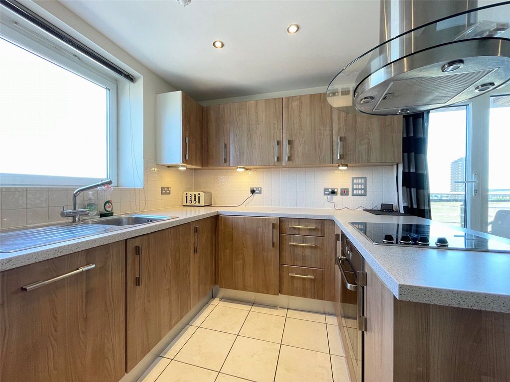 Property photo 2 of 9 Picture No. 17