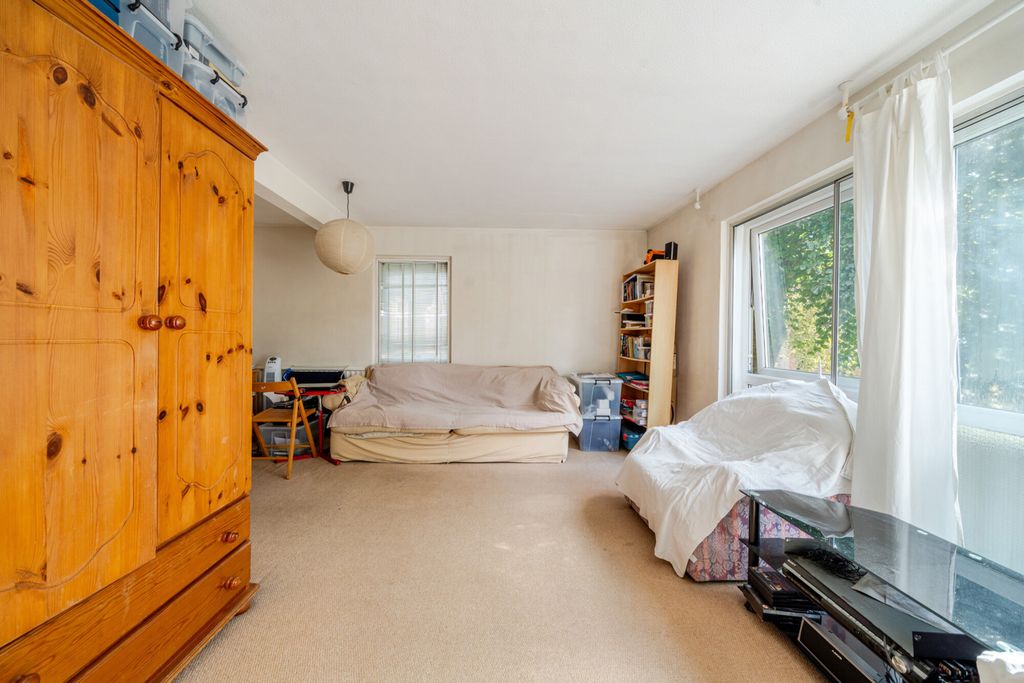 Property photo 3 of 15 1348131-10-68c007...