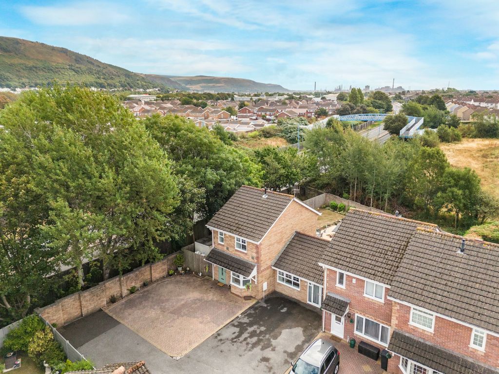 Property photo 2 of 43