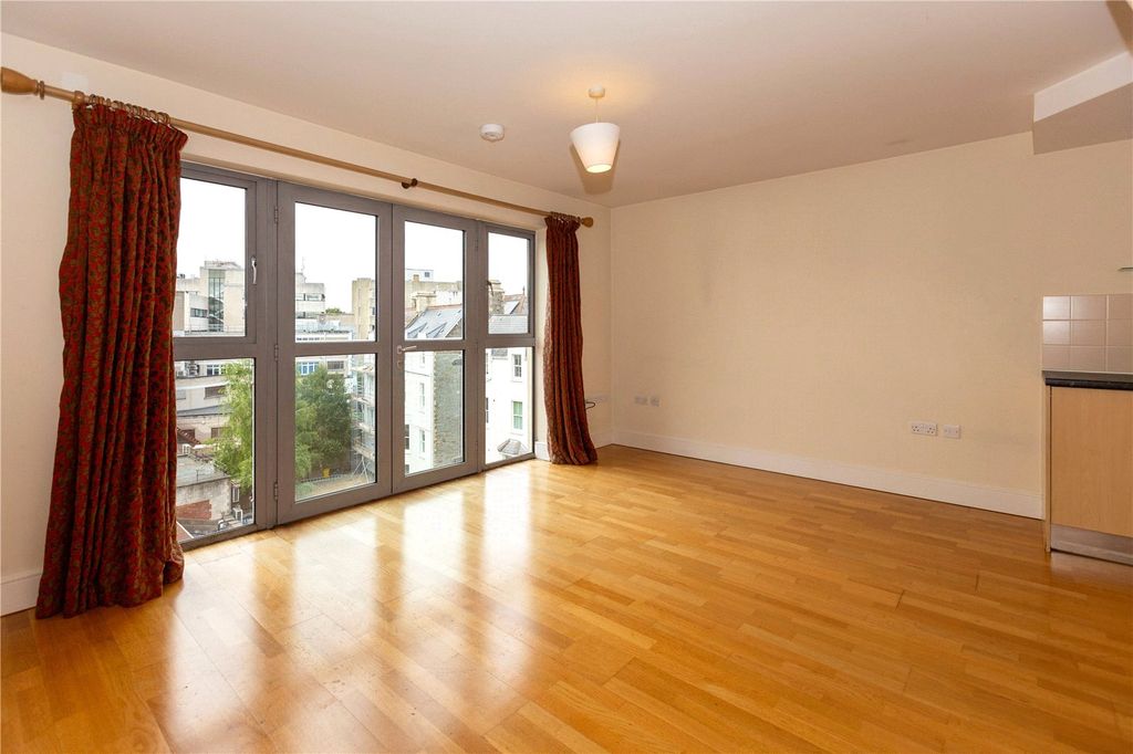 Property photo 1 of 10 Picture No. 18