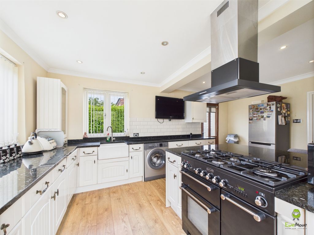 Property photo 3 of 11 Presented By Nicoleta At Ewemove Bexleyheath And D