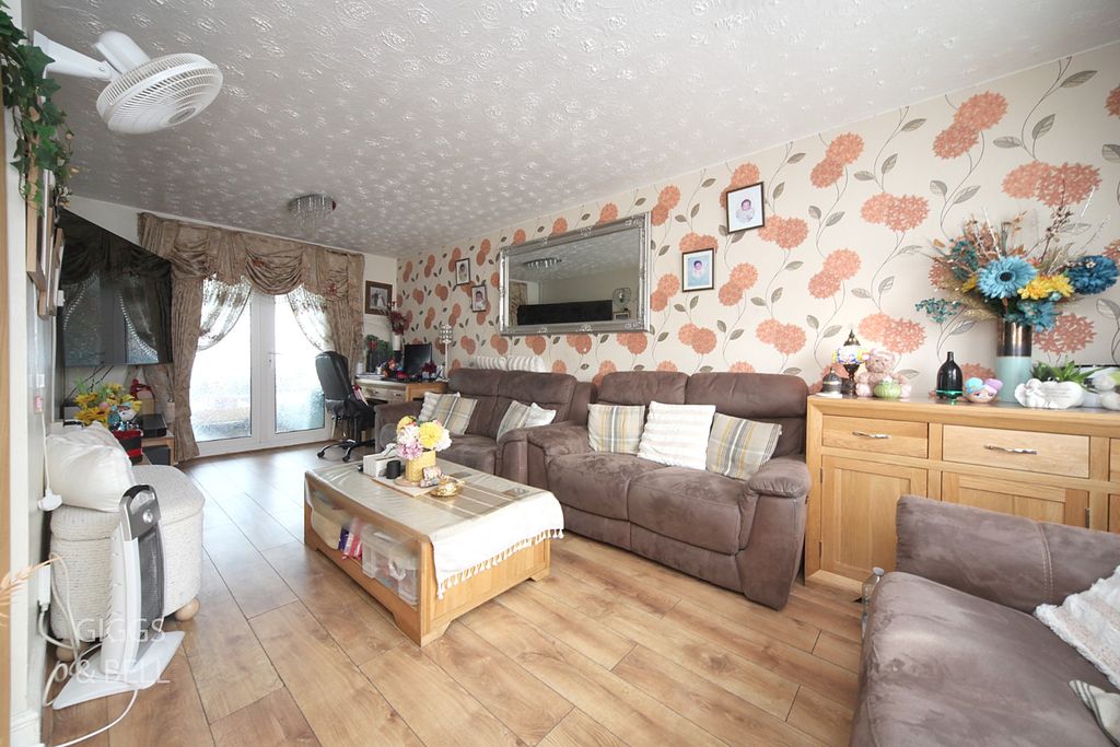 Property photo 3 of 20 4875592