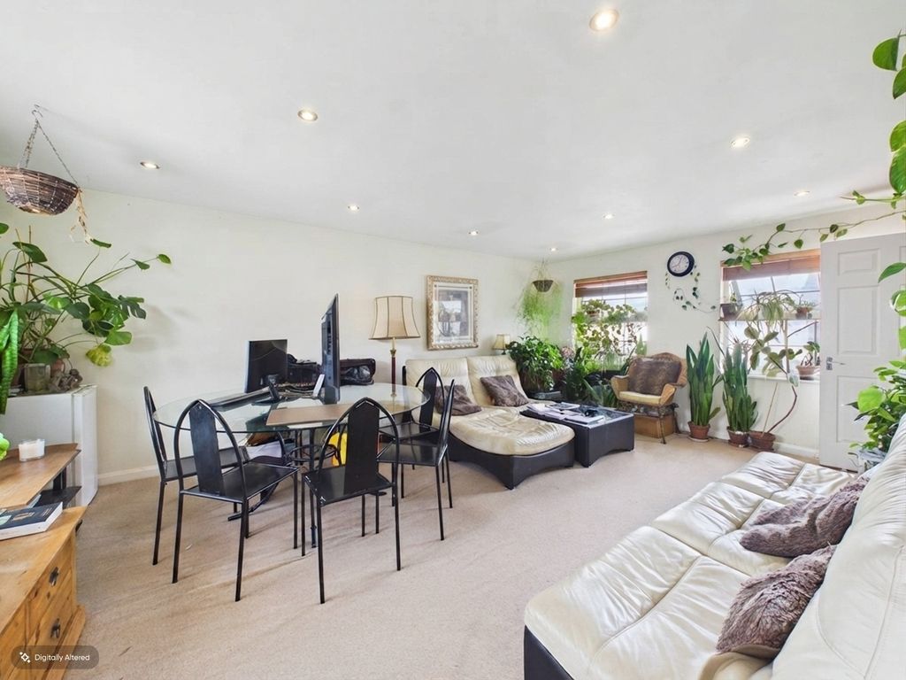 Property photo 3 of 16 5289035
