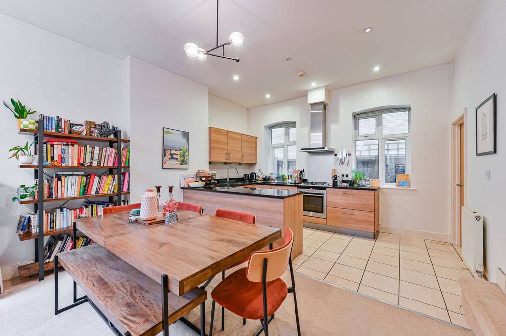 Property photo 2 of 20