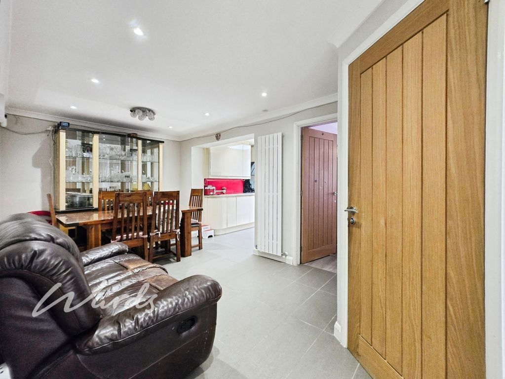 Property photo 3 of 19 40Eab1d7-4630