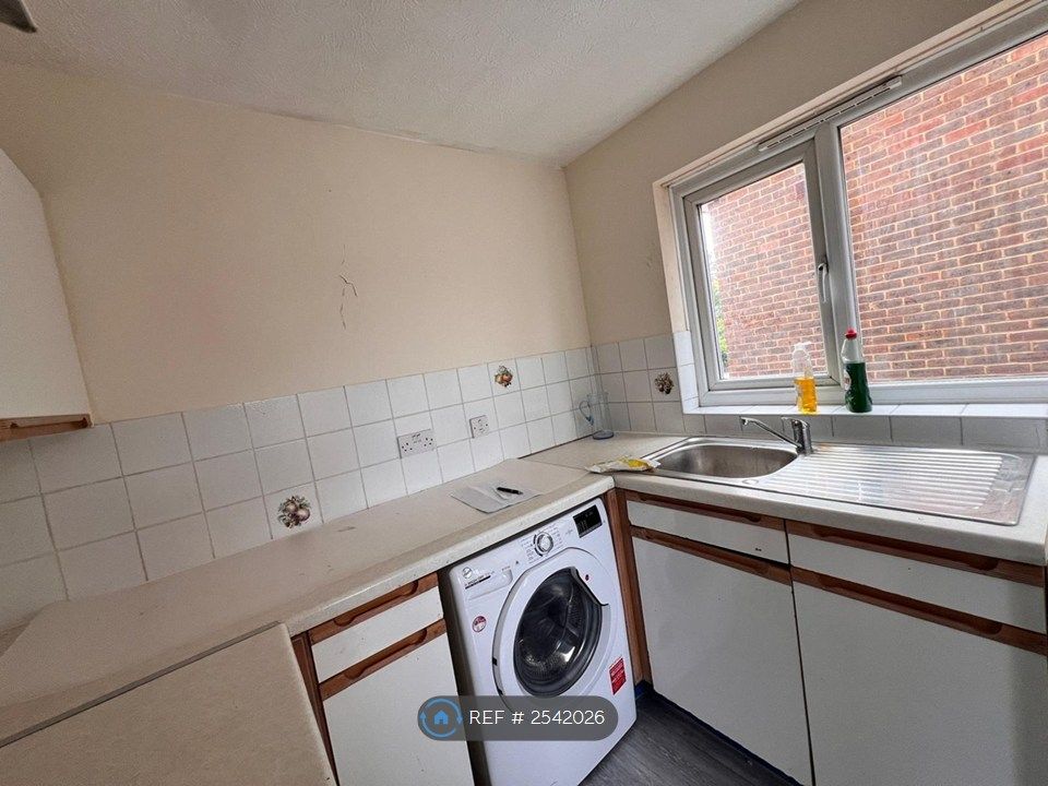 Property photo 2 of 12 Kitchen