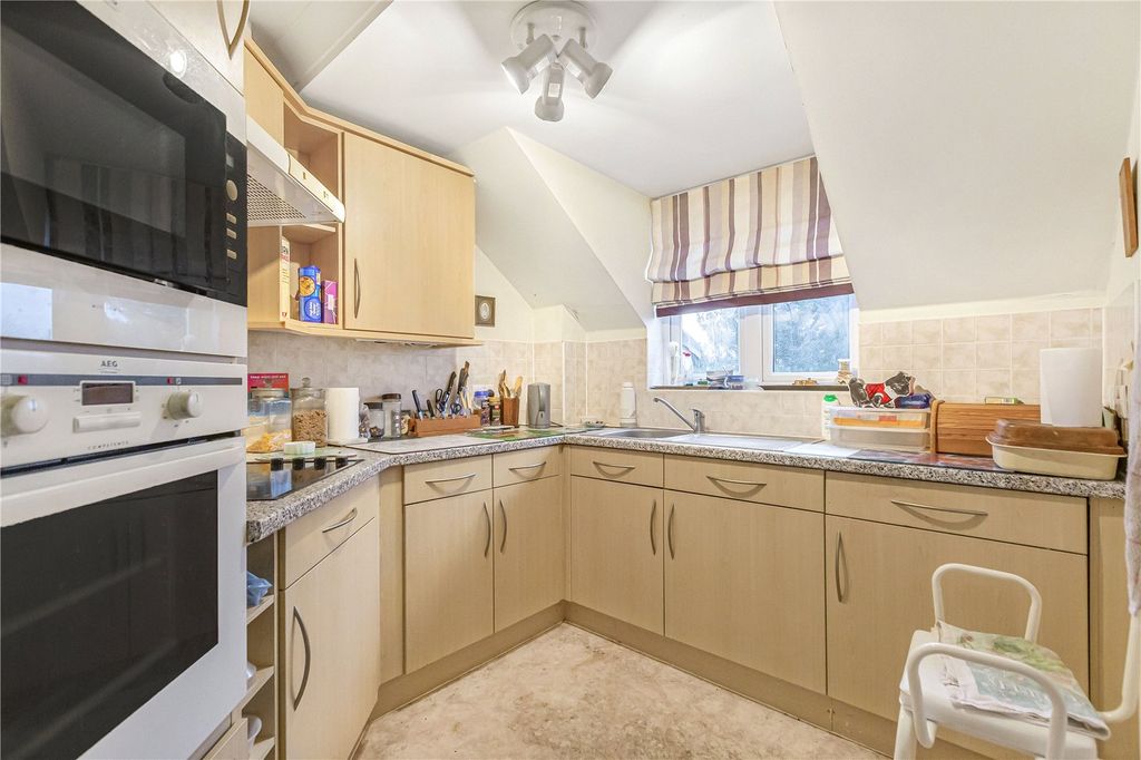 Property photo 3 of 8 Kitchen