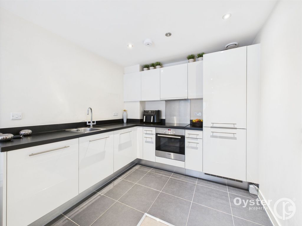 Property photo 3 of 12 Kitchen