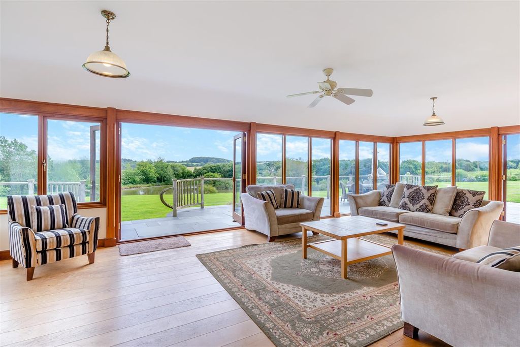Property photo 3 of 34 8610629-Interior01v2.Jpg