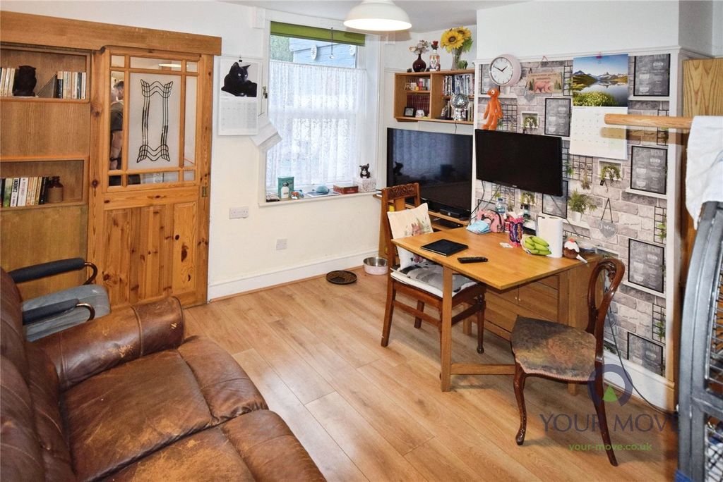 Property photo 3 of 22 Dinng Room