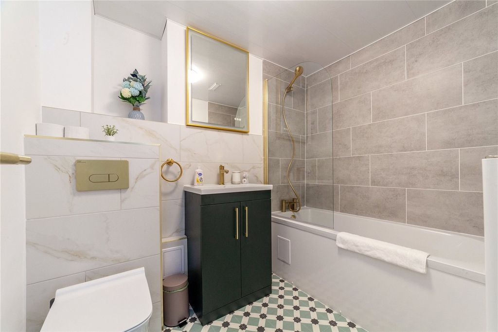 Property photo 3 of 12 Bathroom