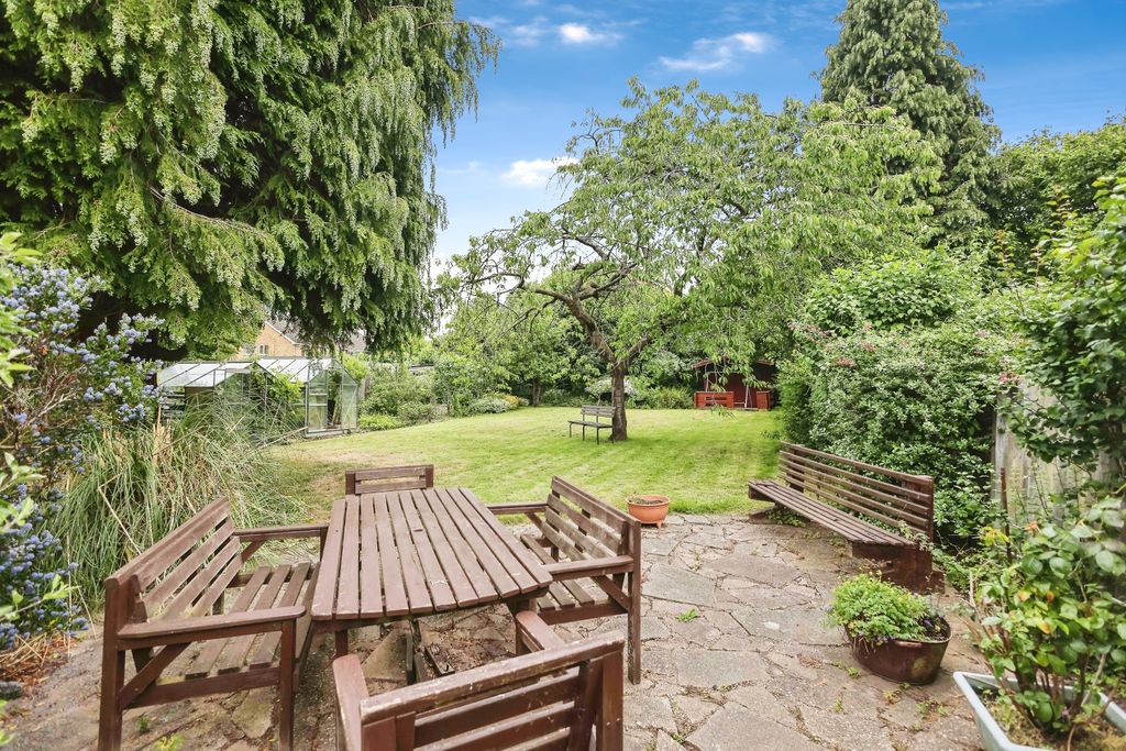 Property photo 2 of 17 Large Garden