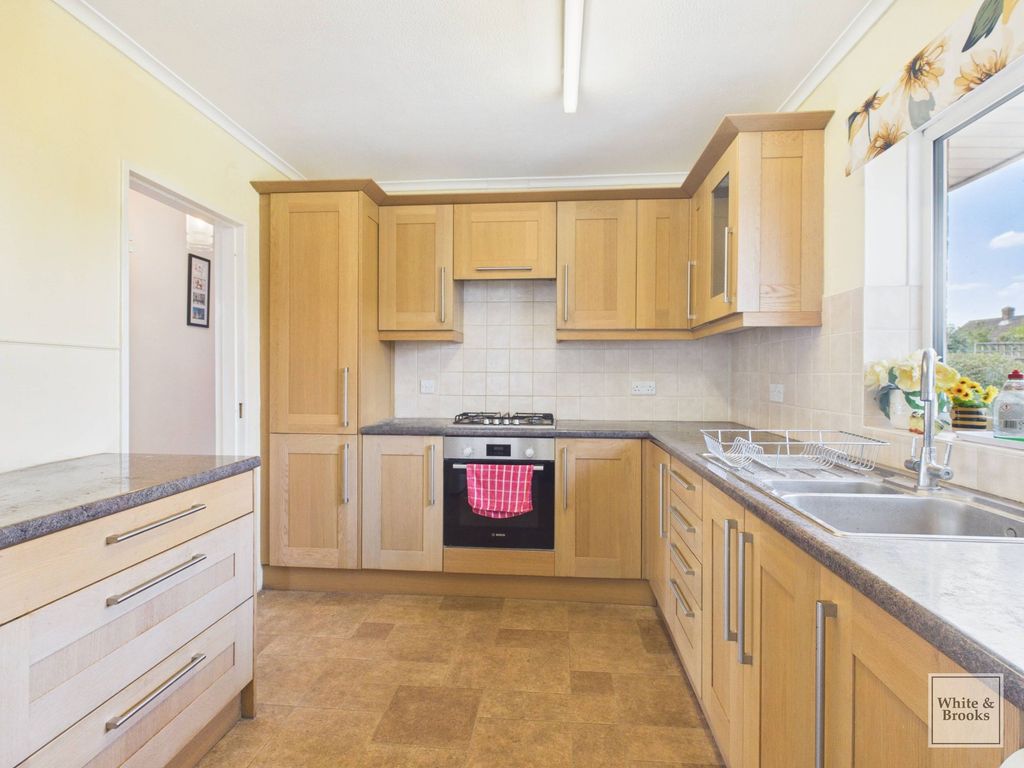 Property photo 3 of 21 Kitchen