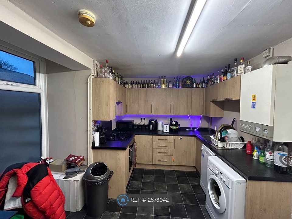 Property photo 2 of 5 Kitchen