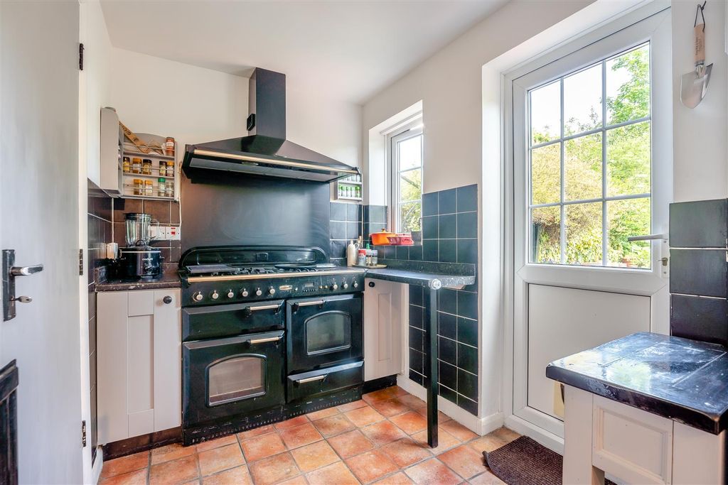 Property photo 3 of 23 8595923-Interior12.Jpg