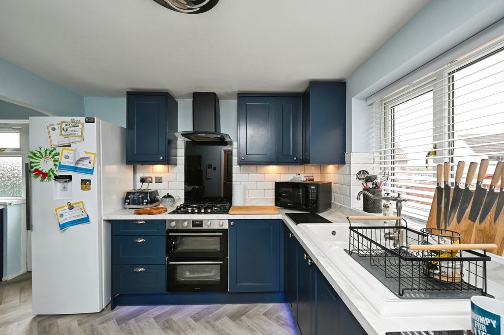 Property photo 3 of 15 Kitchen