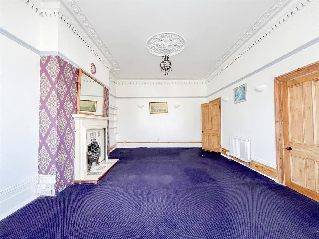 Property photo 3 of 17 Living Room