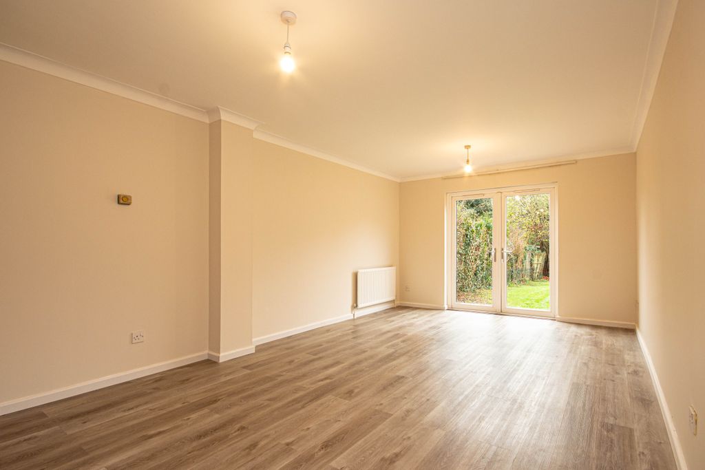 Property photo 2 of 10 Lounge