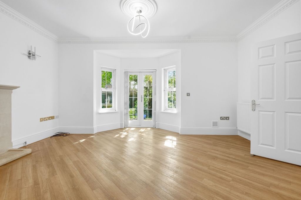 Property photo 2 of 36