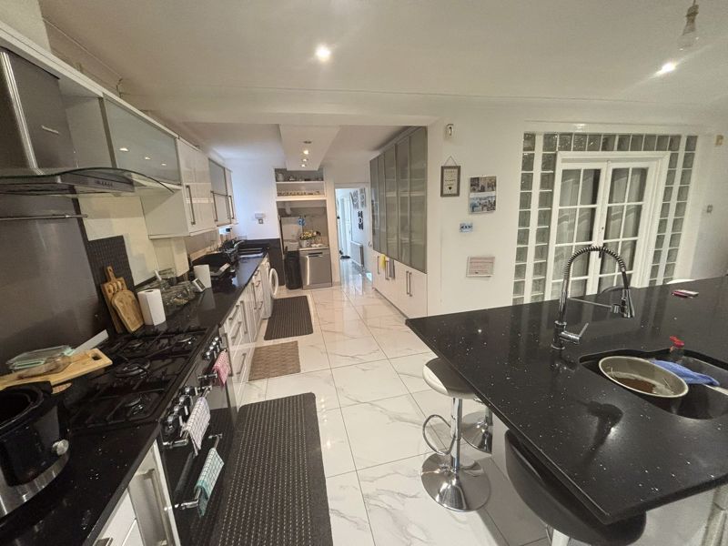 Property photo 3 of 15 Photo 5