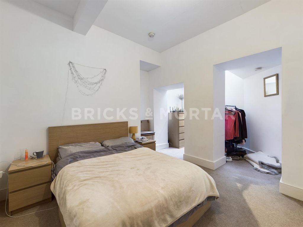 Property photo 2 of 10 Aztj25_B_0Quwn-Cecjtmg.Jpg
