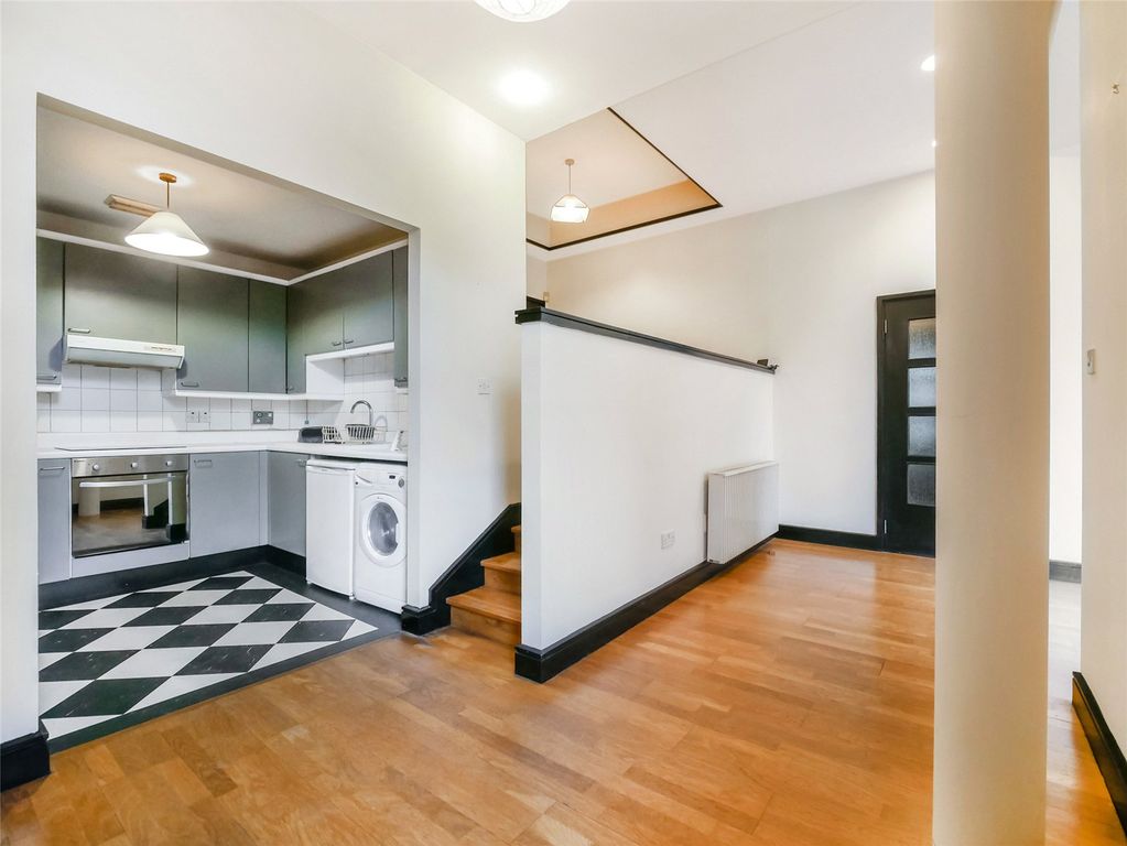 Property photo 2 of 24 Picture No. 10