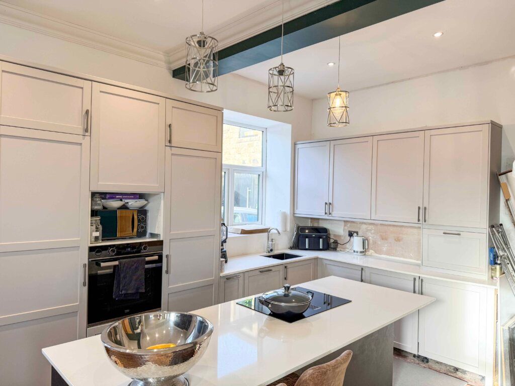 Property photo 2 of 32