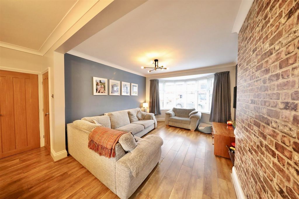 Property photo 2 of 18 Lounge Diner