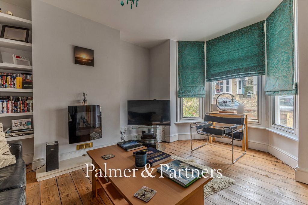 Property photo 3 of 19 Picture No. 06