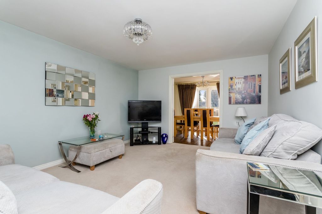 Property photo 3 of 23 Sitting Room