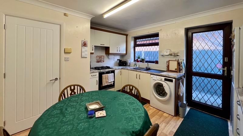 Property photo 3 of 10 Photo 4