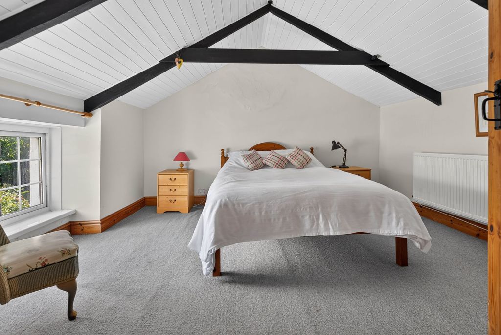 Property photo 2 of 37