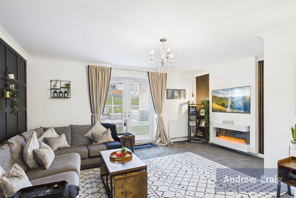 Property photo 2 of 17 Lounge