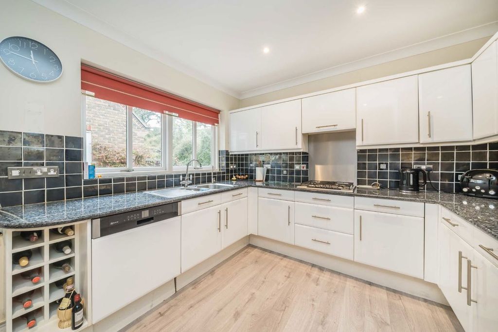 Property photo 3 of 8