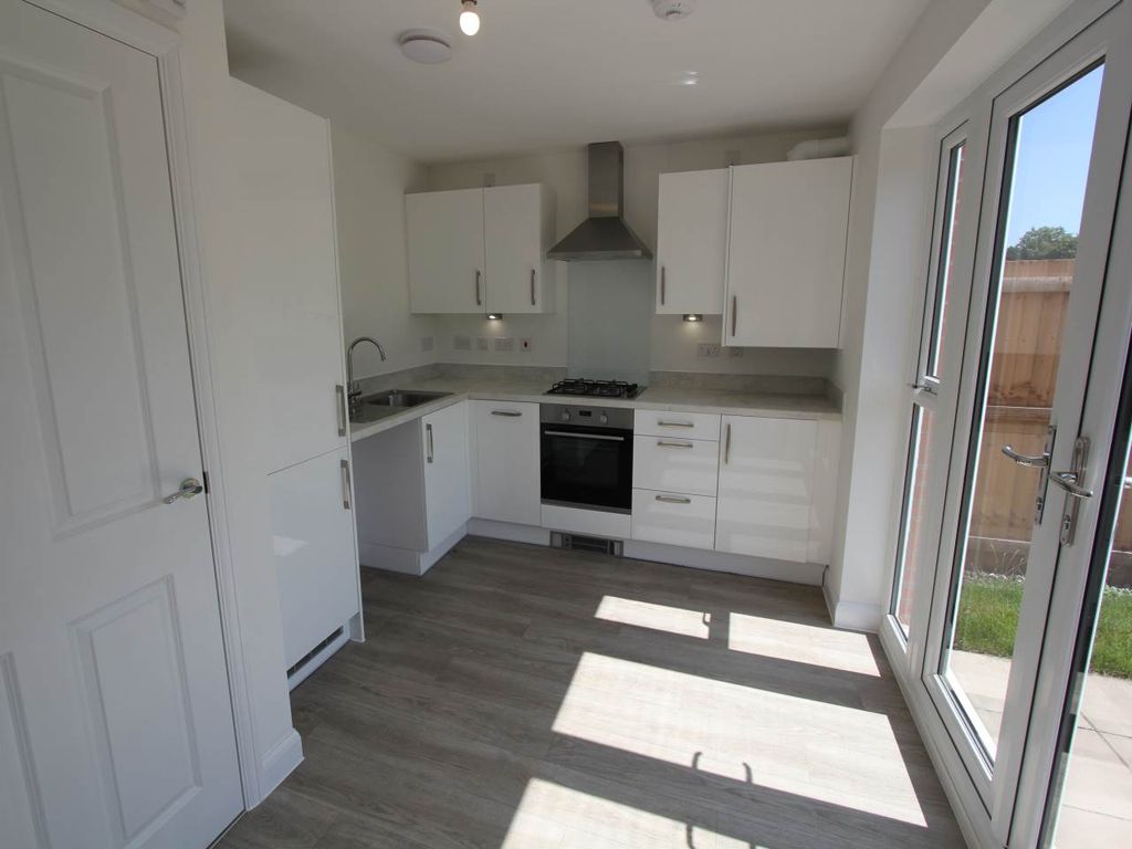 Property photo 2 of 8 Kitchen