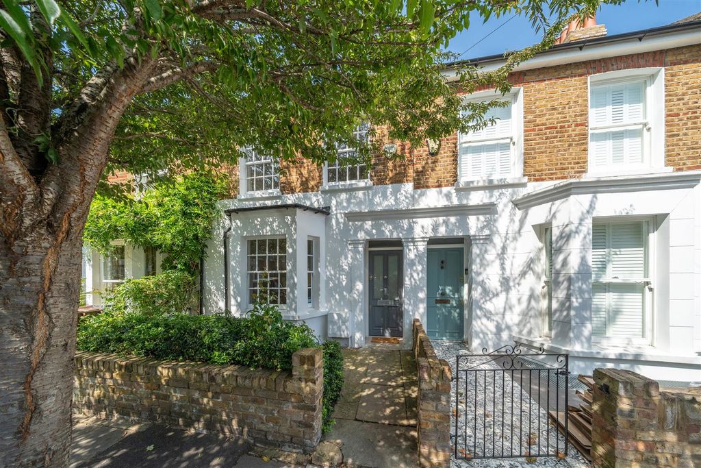 Property photo 2 of 15 Glebe Street, W4 - For Sale