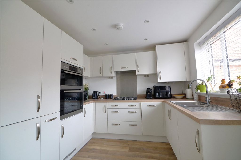 Property photo 3 of 24 Kitchen/Diner