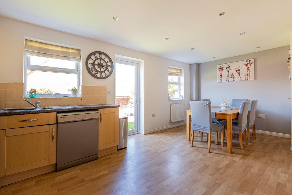 Property photo 1 of 28 Heol Y Brenin 8-27.Jpg