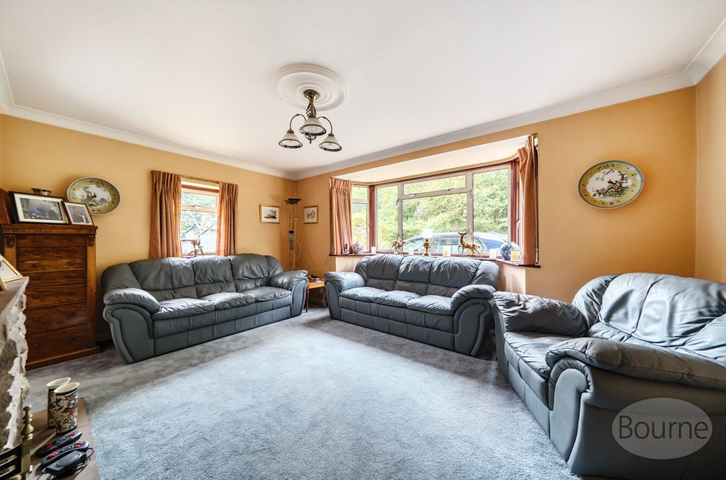 Property photo 3 of 10 c01Bc97E-1194-442...