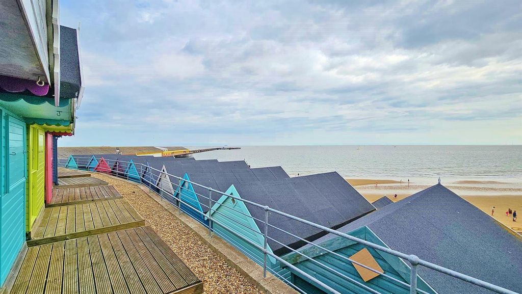 Property photo 3 of 7 Beach Hut