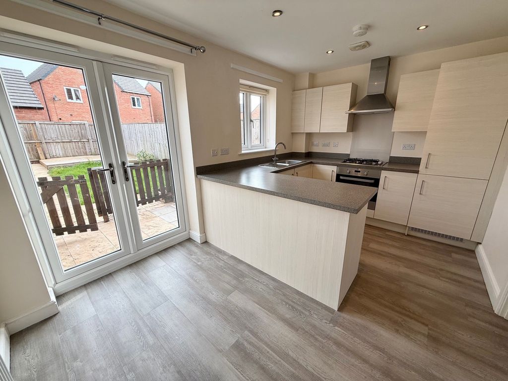 Property photo 3 of 14 Kitchen