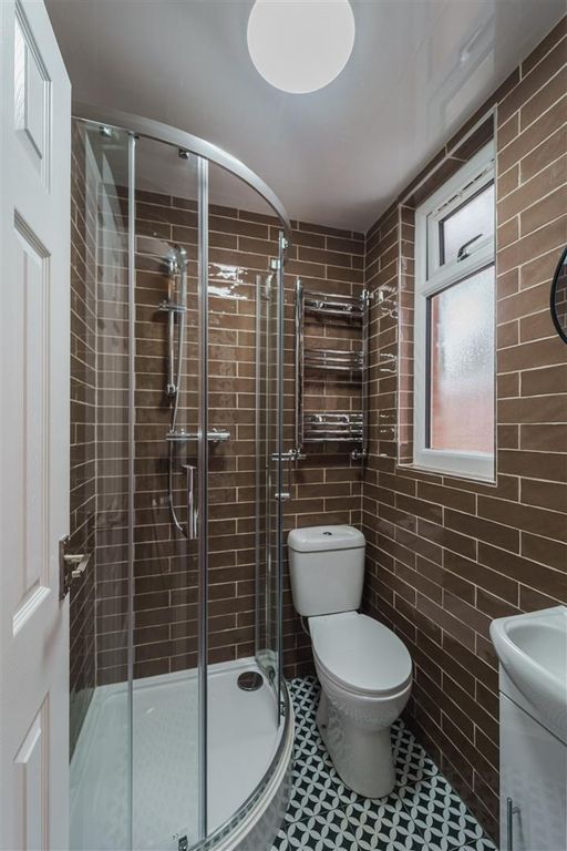 Property photo 3 of 7 En-Suite