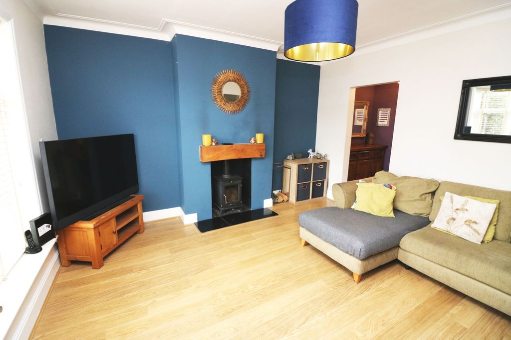 Property photo 2 of 9 Lounge