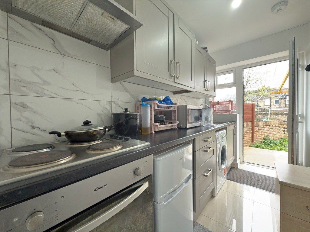 Property photo 1 of 4 Studio