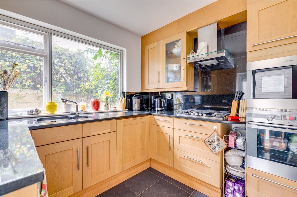 Property photo 2 of 19 Picture No. 16