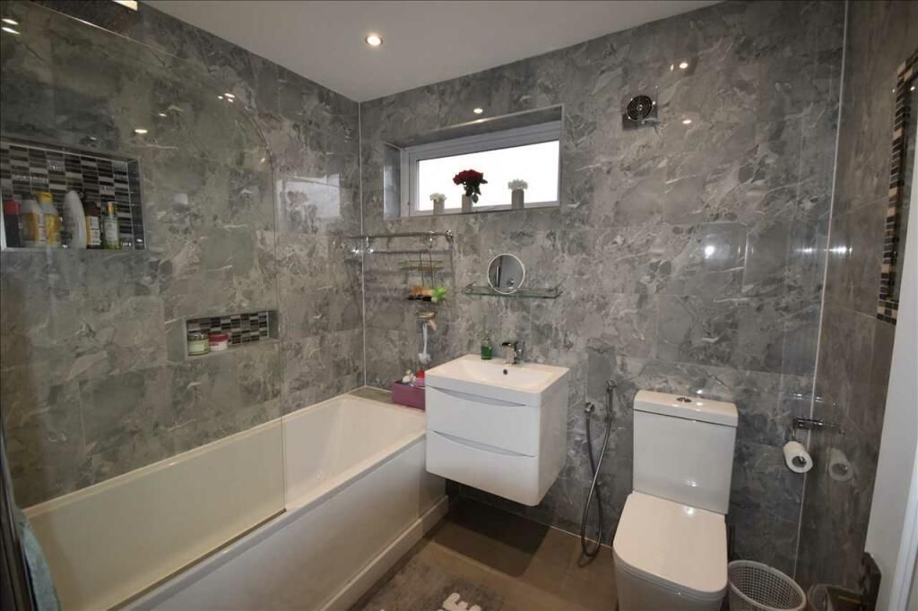 Property photo 3 of 20 50334_Ohb9000091_Img_19_0000.Jpeg